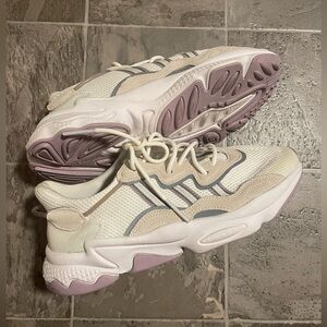 Women’s Adidas Ozweego shoes